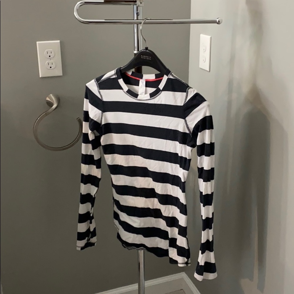 Ivivvia Long Sleeve shirt